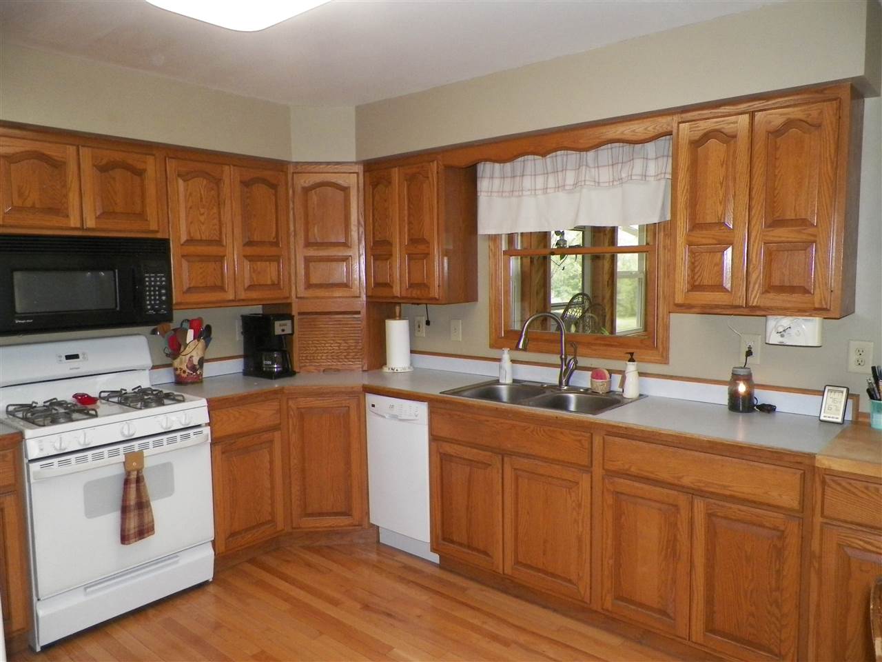 21172 Hewitt Tustin, MI 49688 - Photo 3 of 35 1866753-2.JPG