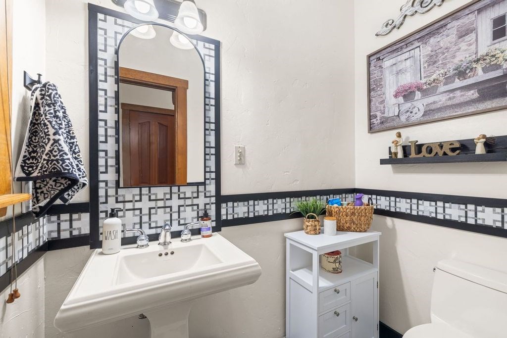 257 Encino Loop Kerrville, TX 78028 - Photo 23 of 92 a bathroom with a sink and a mirror