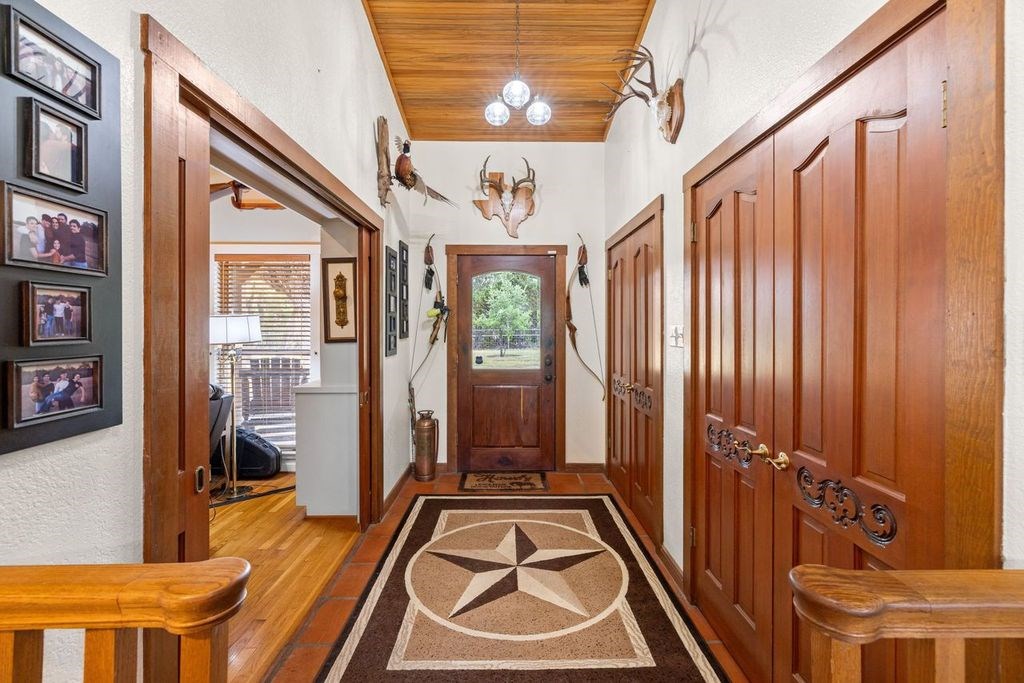 257 Encino Loop Kerrville, TX 78028 - Photo 3 of 92