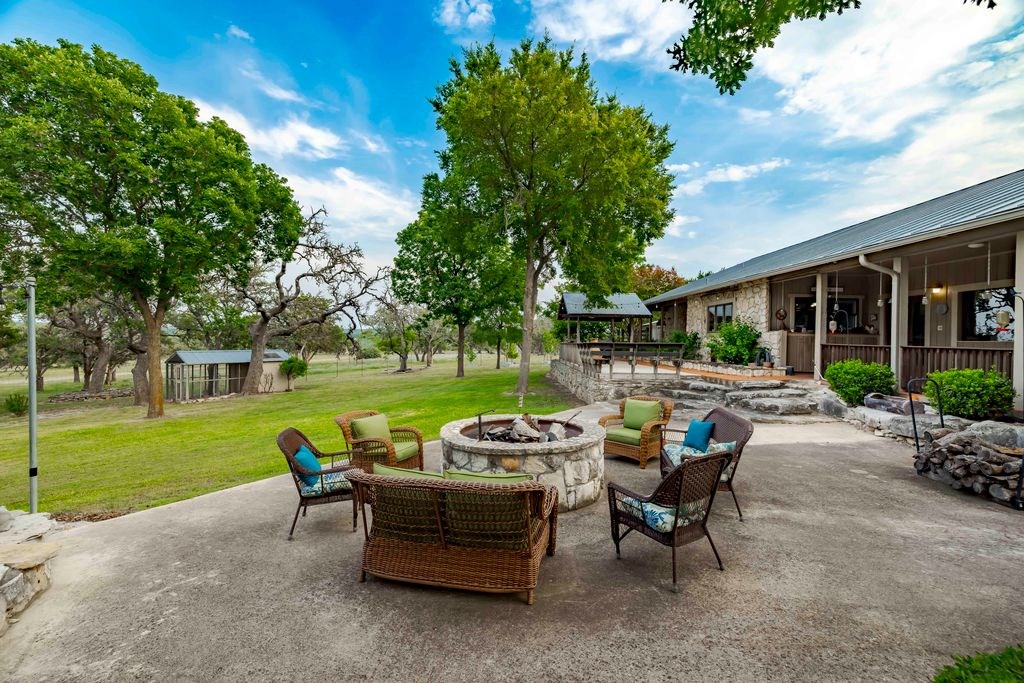 257 Encino Loop Kerrville, TX 78028 - Photo 49 of 92