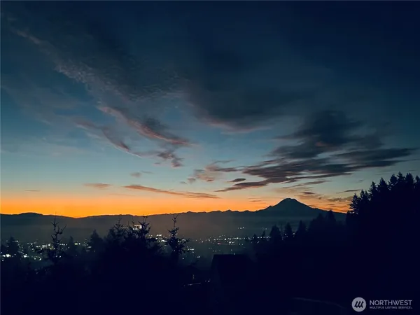 $997,000 | 1104 V Street Northwest, Auburn, WA 98001