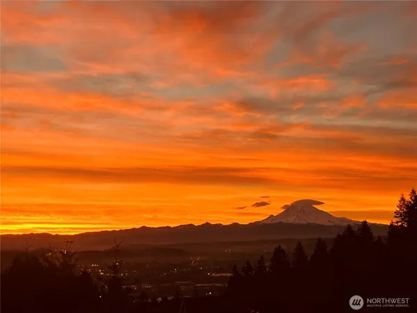 $997,000 | 1104 V Street Northwest, Auburn, WA 98001