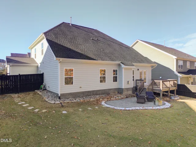a view of a house with backyard and sitting area