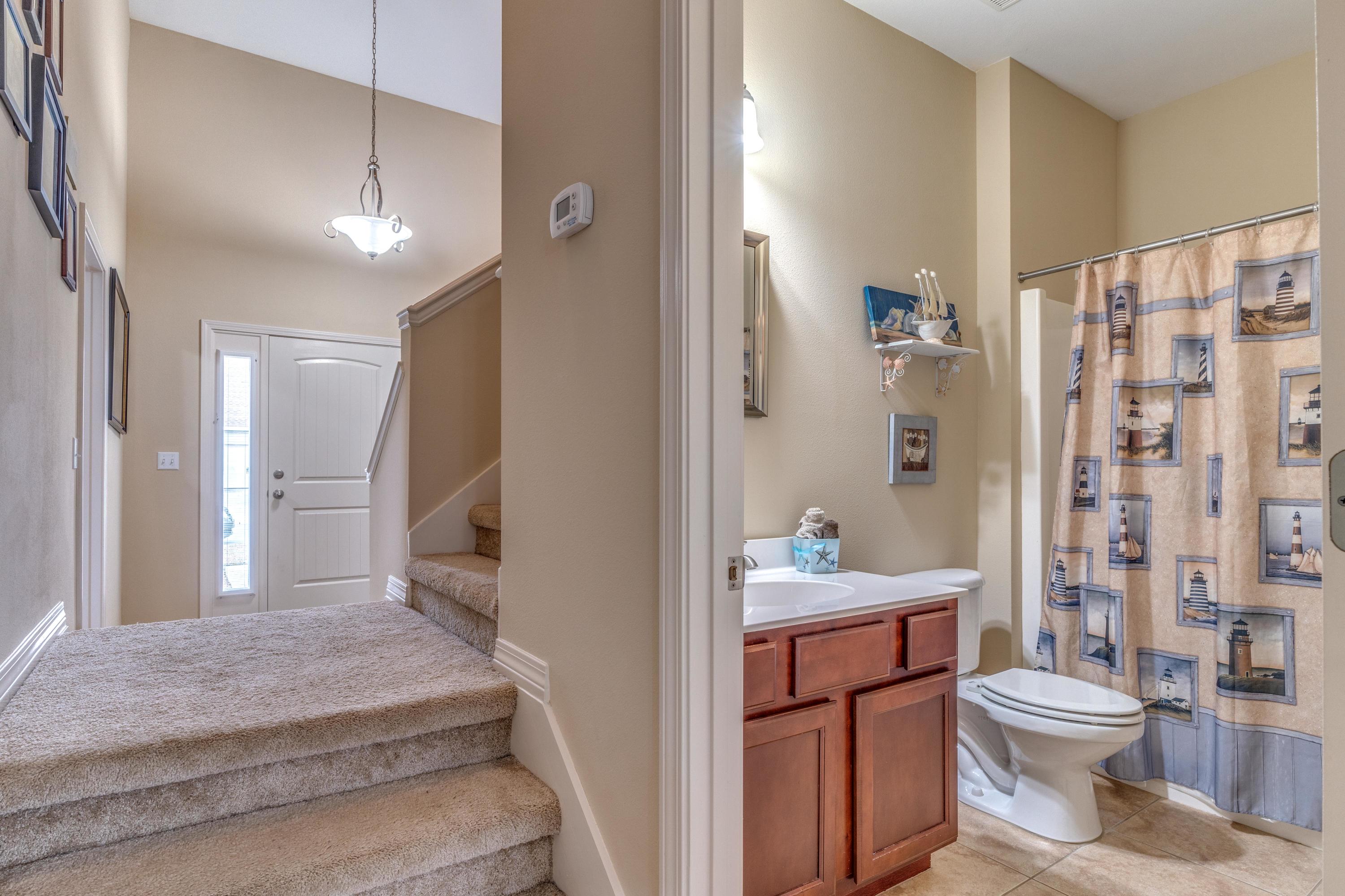 180 Peoria Boulevard Crestview, FL 32536 - Photo 14 of 33 a bathroom with a sink toilet and shower