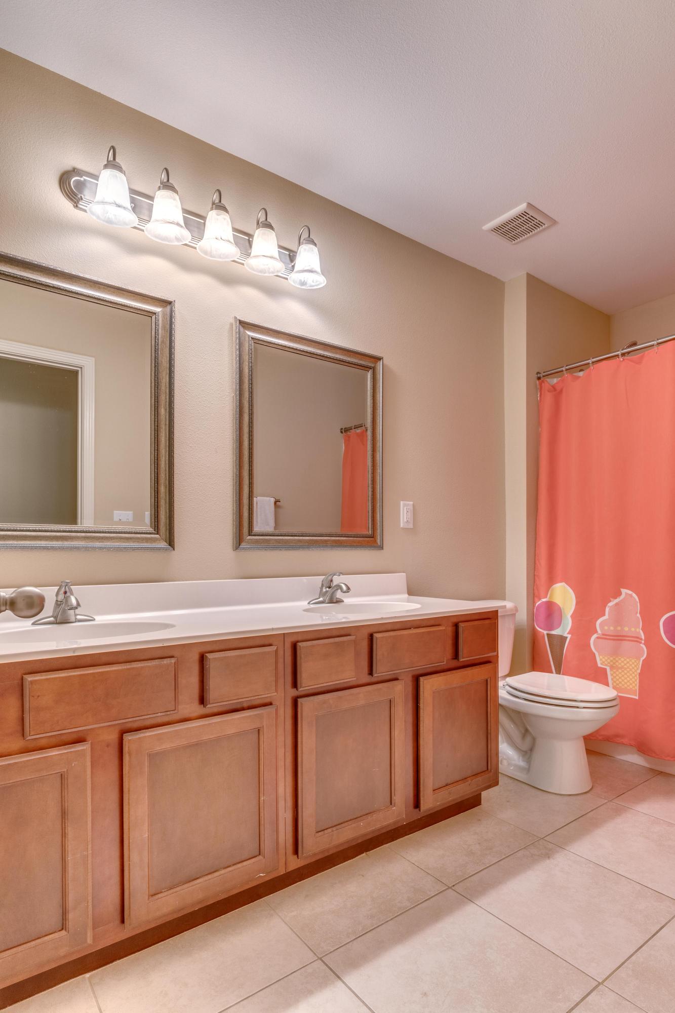 180 Peoria Boulevard Crestview, FL 32536 - Photo 28 of 33 a bathroom with a toilet sink and mirror