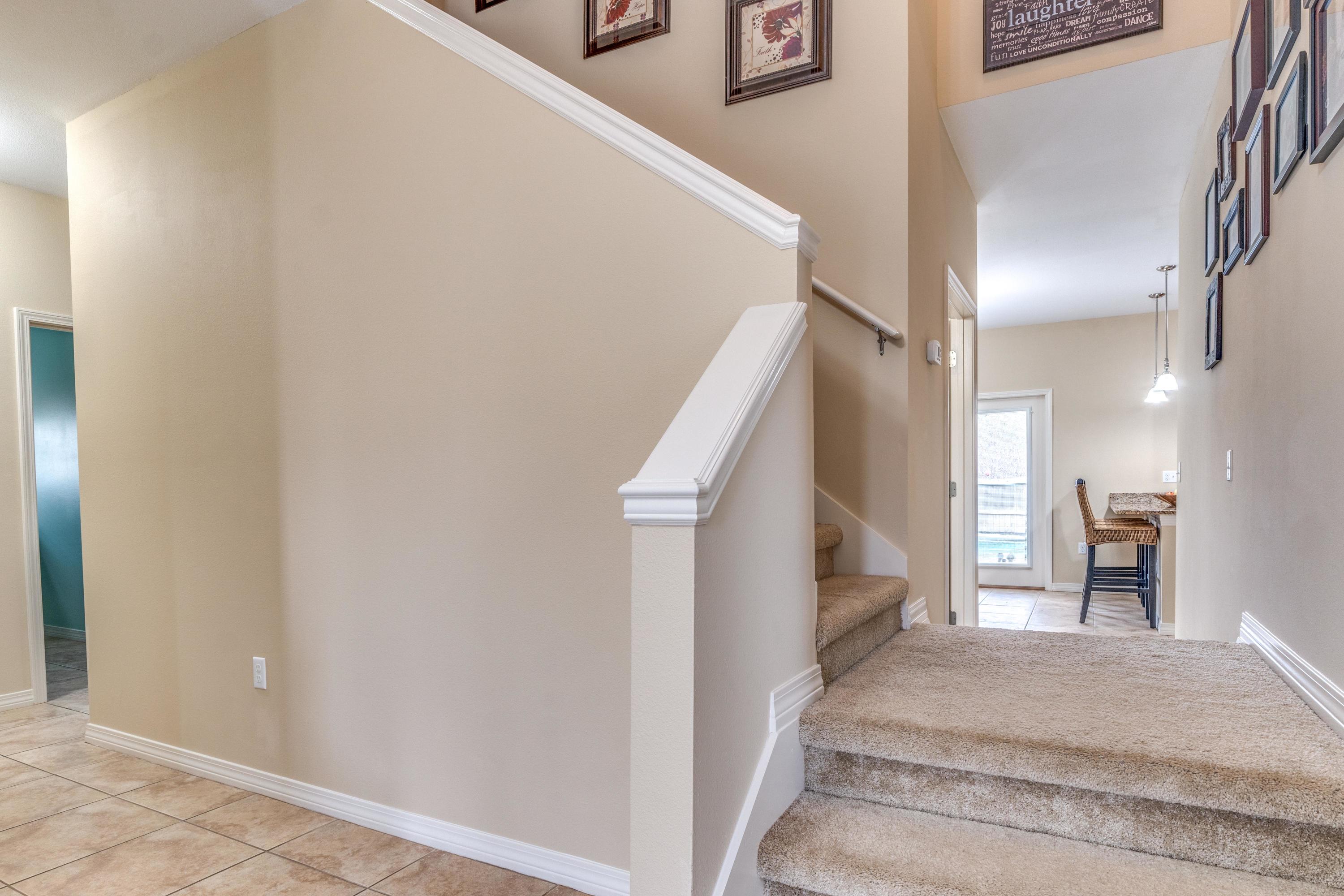180 Peoria Boulevard Crestview, FL 32536 - Photo 3 of 33 a view of entryway and hall