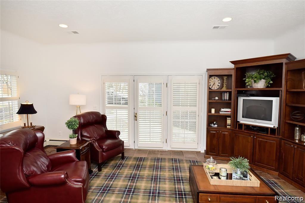 492 Rivenoak Street Birmingham, MI 48009 - Photo 22 of 40 492 Rivenoak _22.JPG