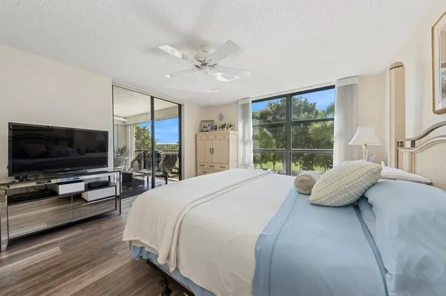 $475,000 | 6562 Boca Del Mar Drive, Unit 321, Boca Raton, FL 33433