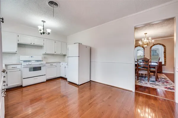 $309,990 | 13910 Albemarle Drive, Farmers Branch, TX 75234