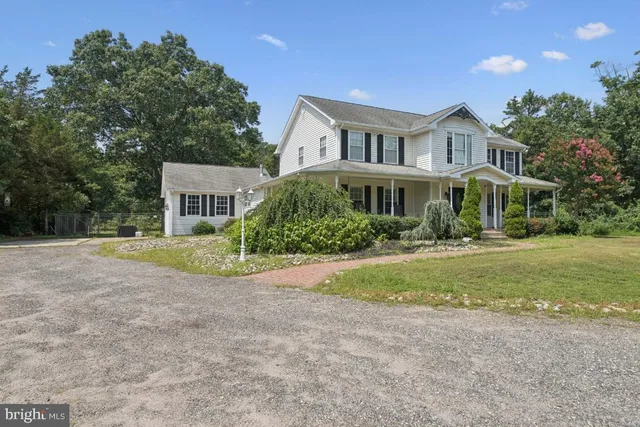 a view of a house with a yard and plants