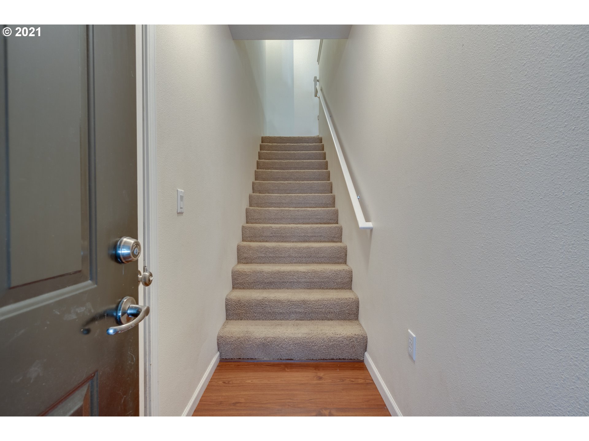 555 Springtree Lane West Linn, OR 97068 - Photo 2 of 26 Gallery Image 2