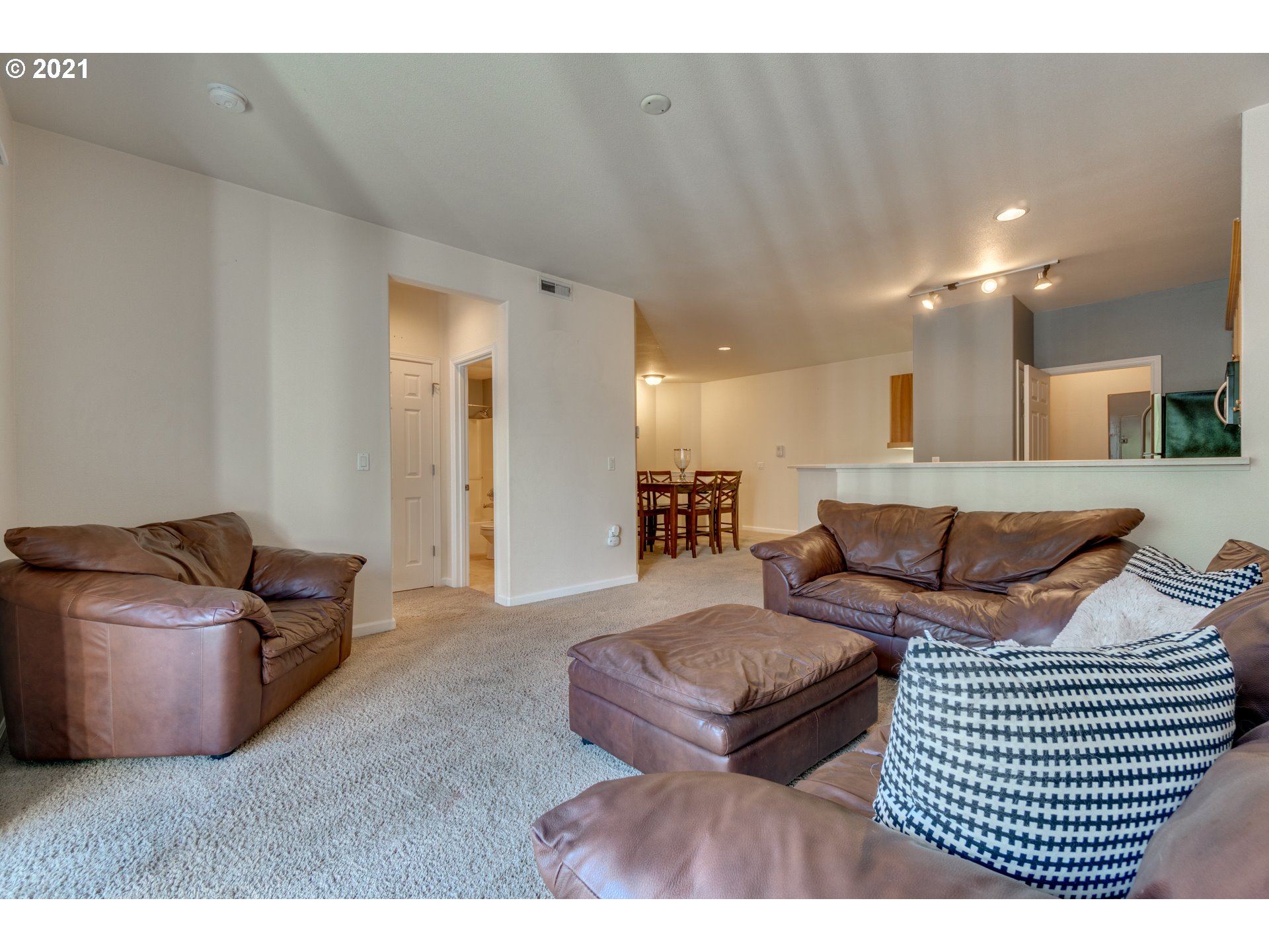 555 Springtree Lane West Linn, OR 97068 - Photo 13 of 26 Gallery Image 13