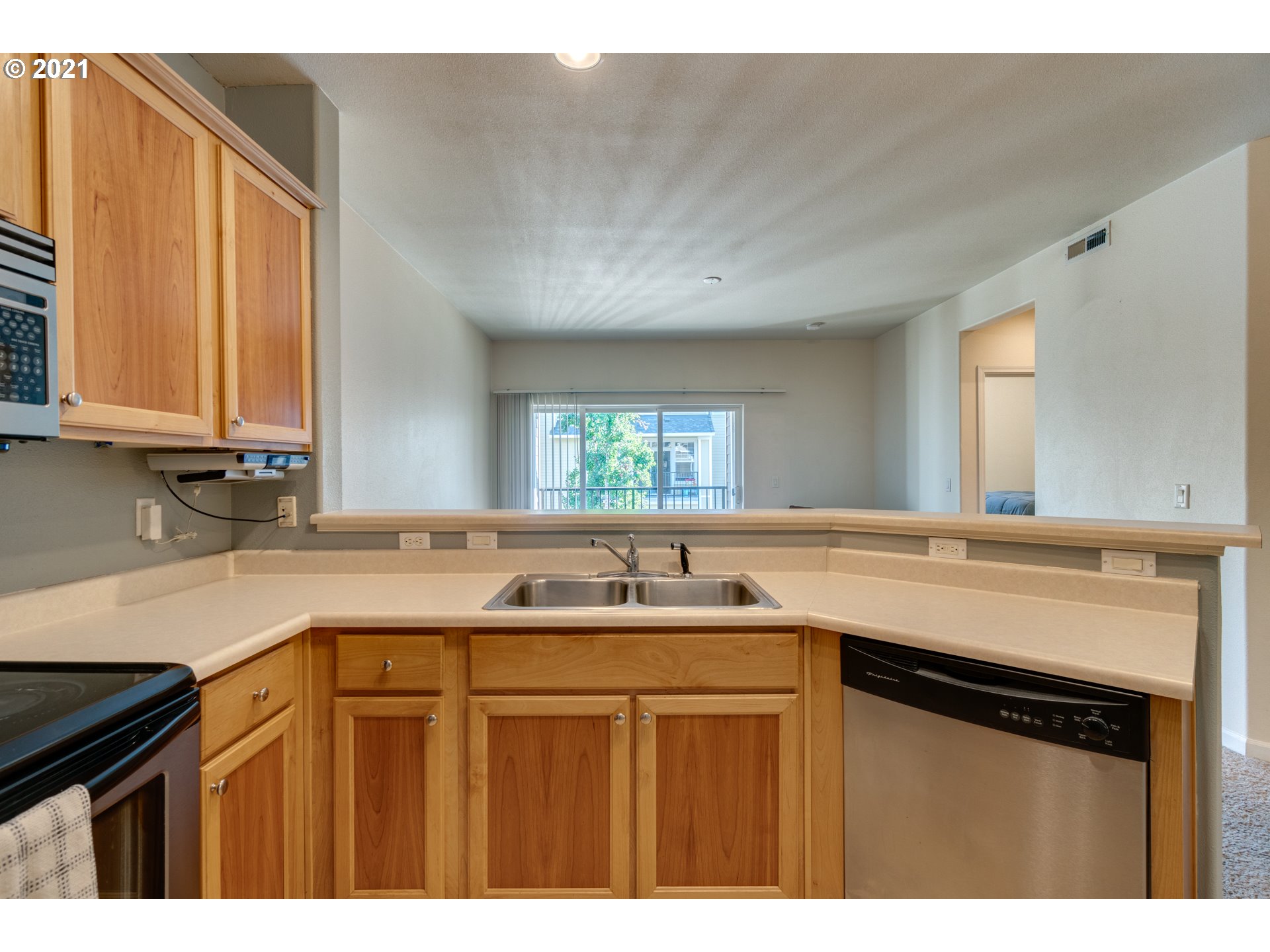 555 Springtree Lane West Linn, OR 97068 - Photo 6 of 26 Gallery Image 6