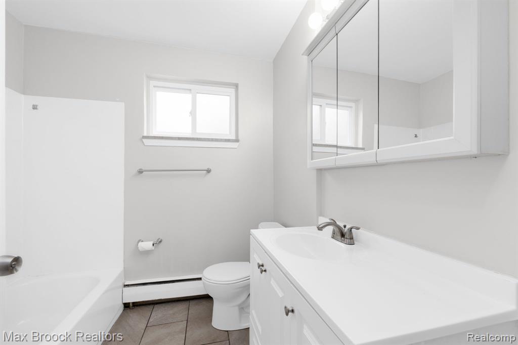 233 1st Street, Unit 4 Rochester, MI 48307 - Photo 7 of 8