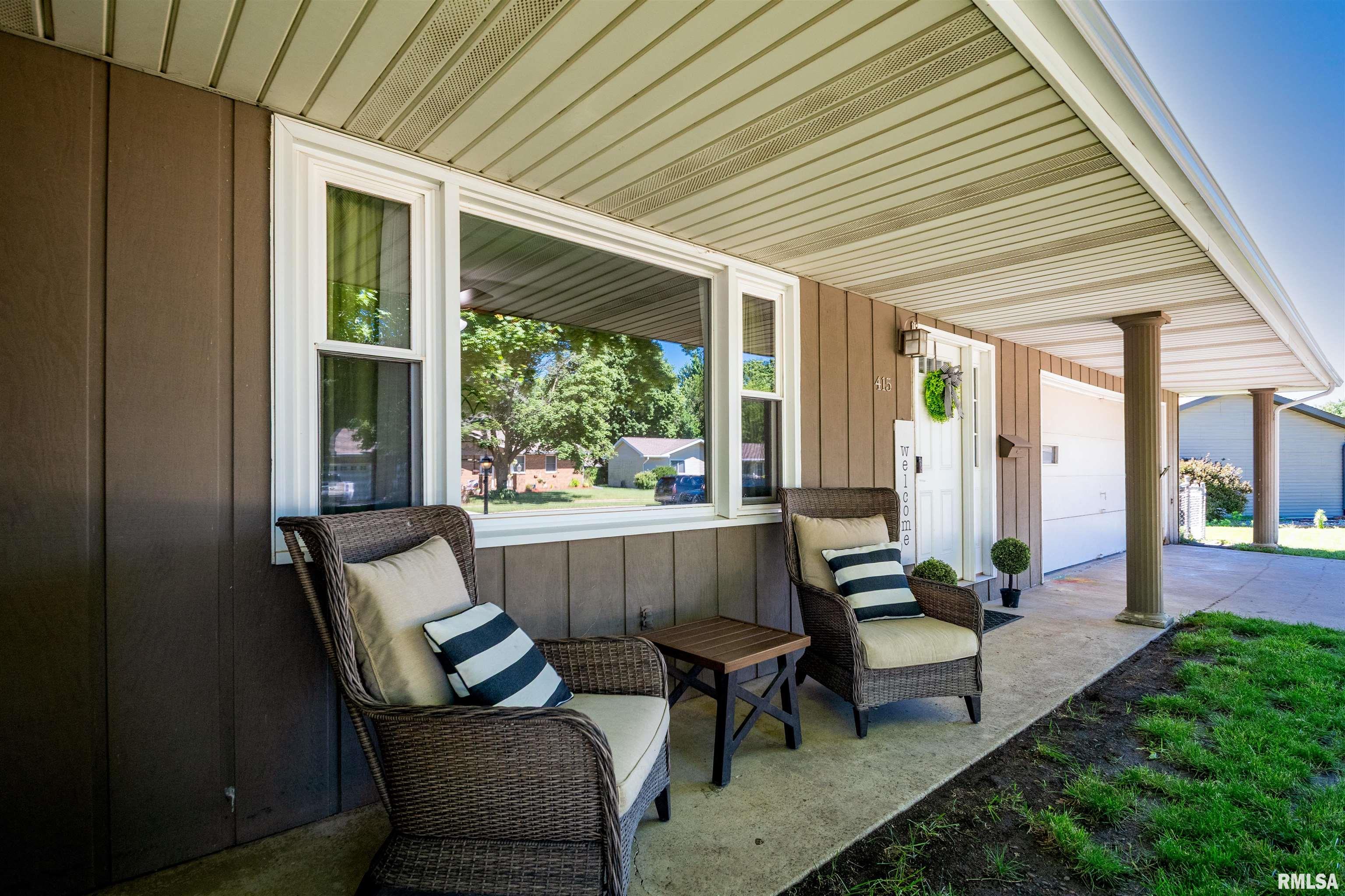415 Ridgecrest Drive Washington, IL 61571 - Photo 4 of 32