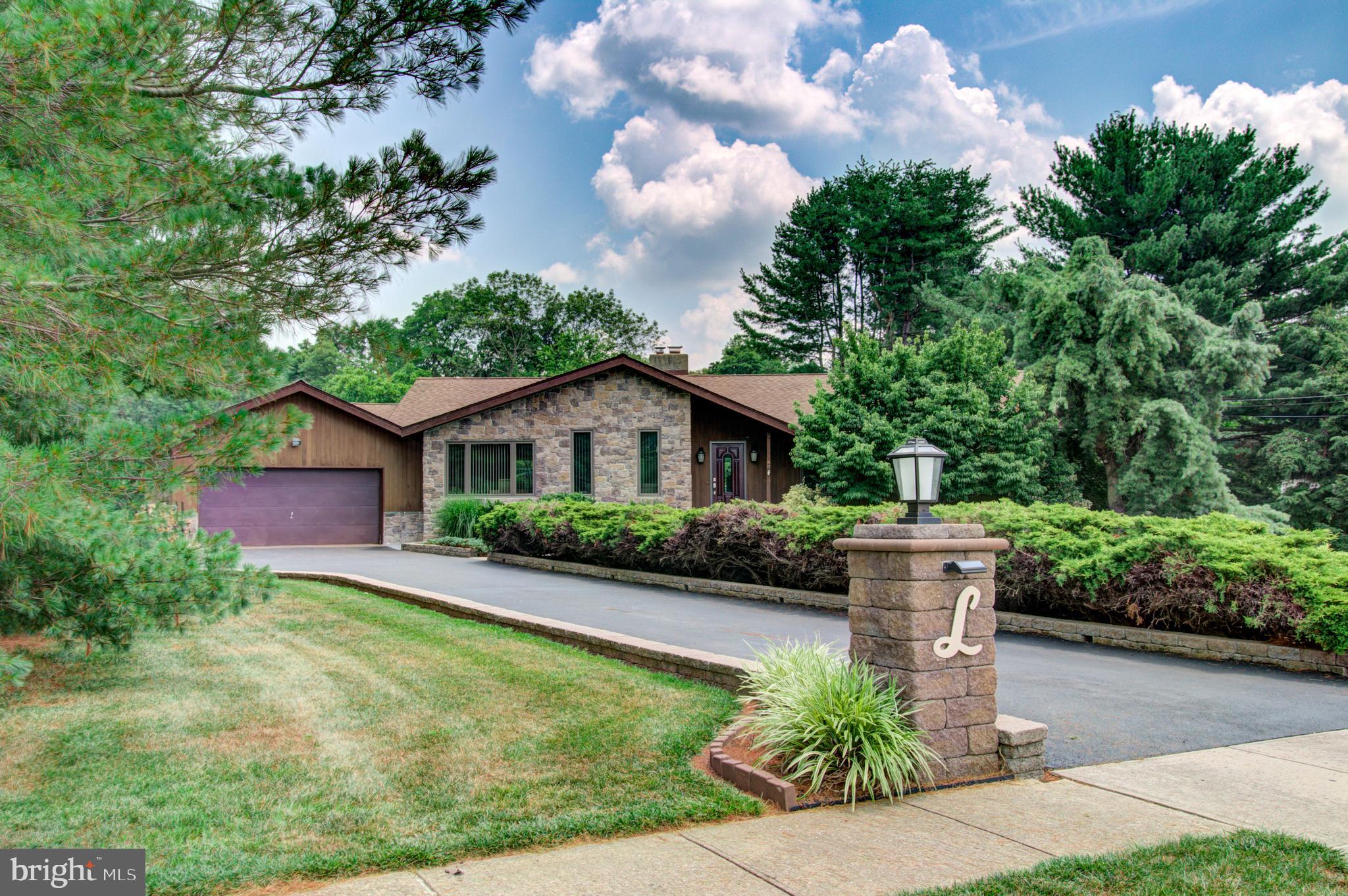 27 Iron Bridge Road Hamilton, NJ 08620 - Photo 1 of 50