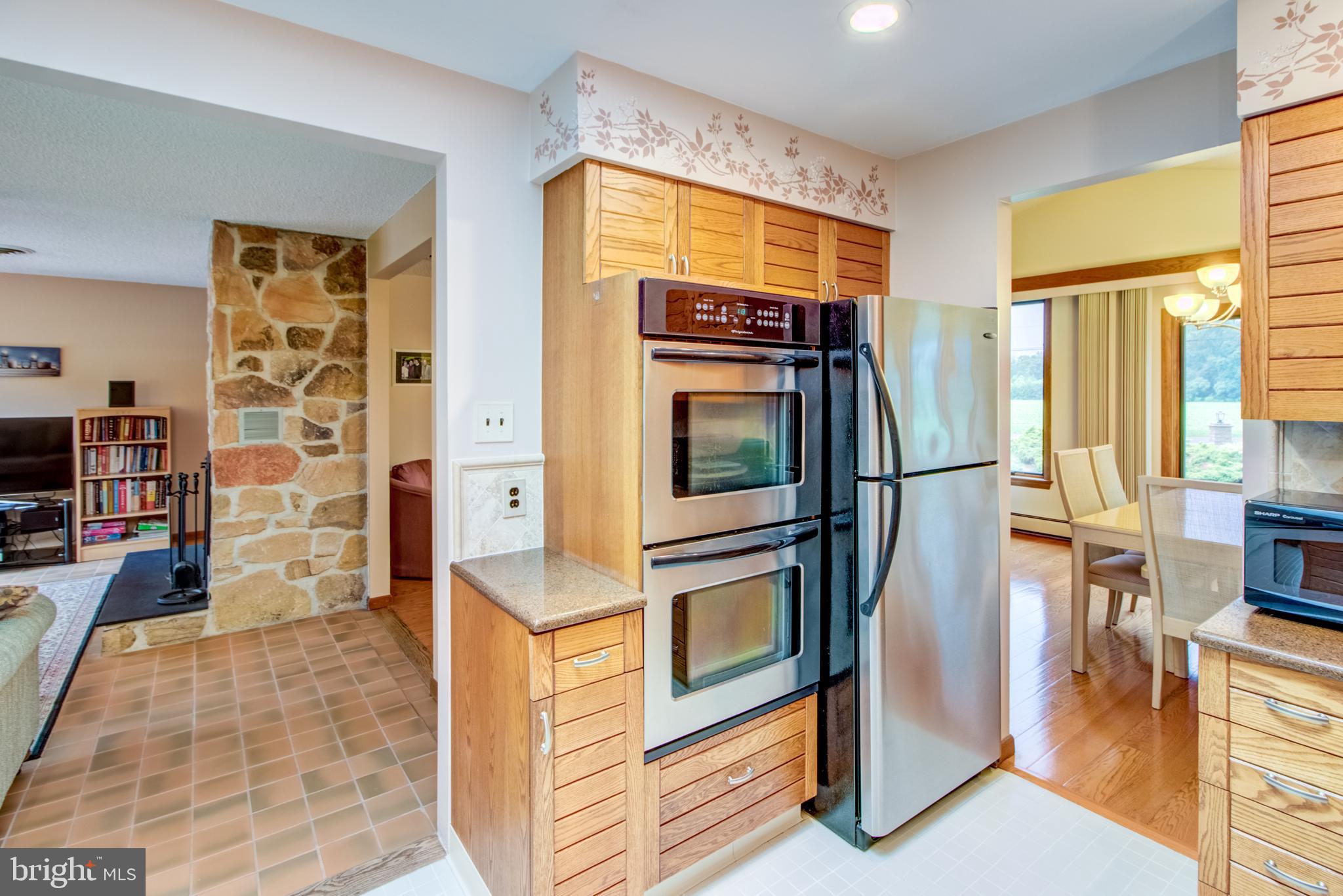 27 Iron Bridge Road Hamilton, NJ 08620 - Photo 11 of 50
