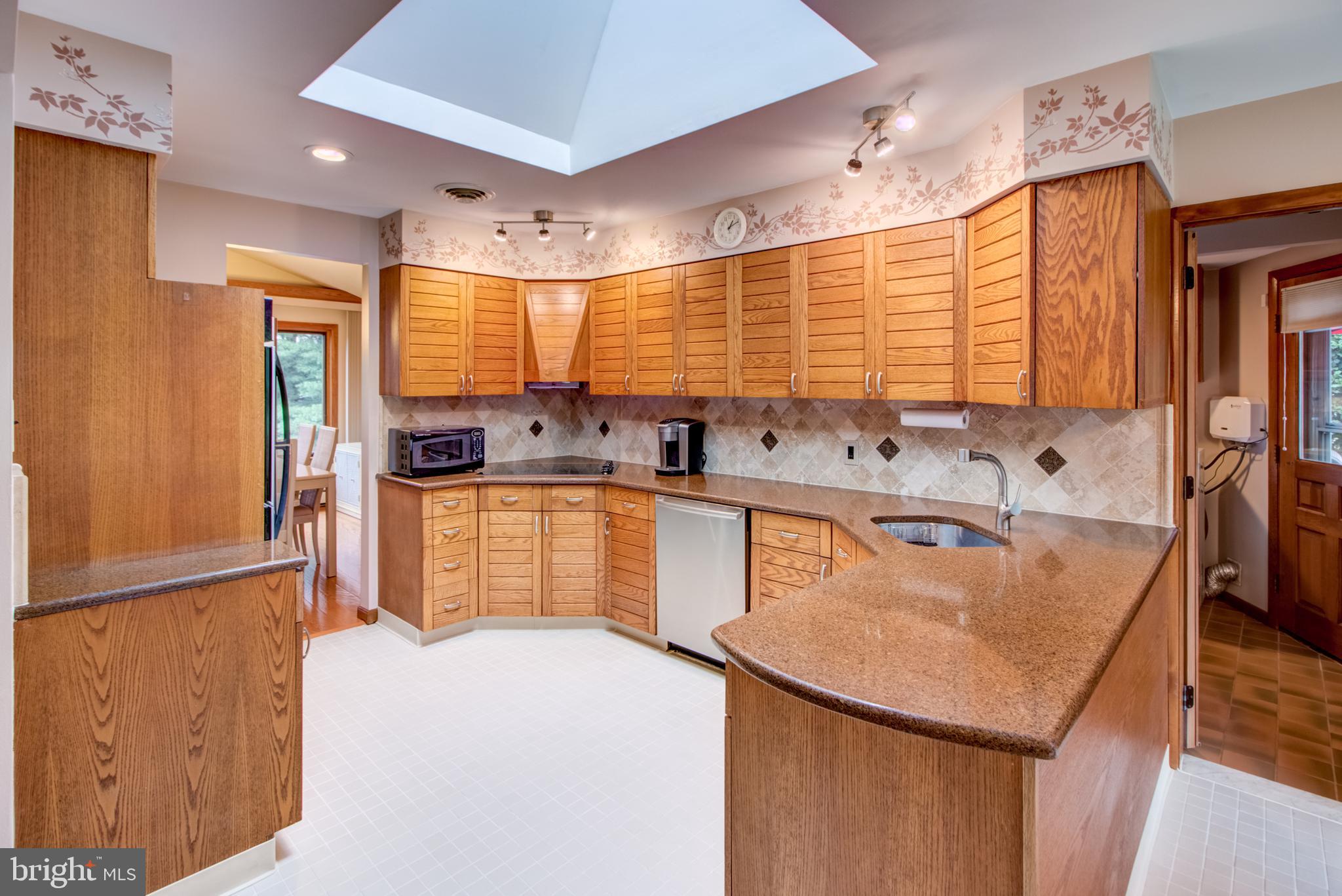 27 Iron Bridge Road Hamilton, NJ 08620 - Photo 13 of 50