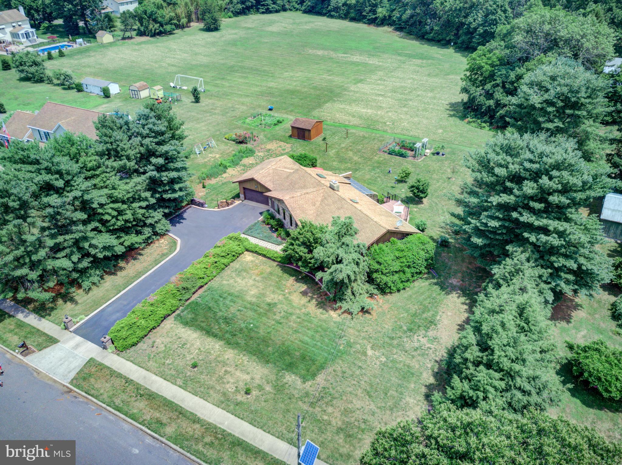 27 Iron Bridge Road Hamilton, NJ 08620 - Photo 4 of 50