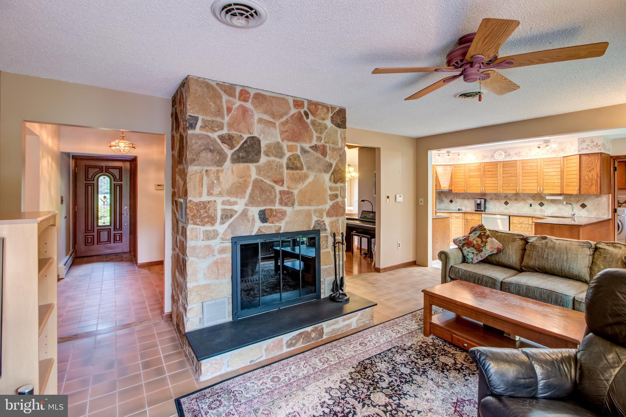 27 Iron Bridge Road Hamilton, NJ 08620 - Photo 5 of 50