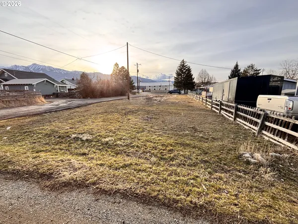 $100,000 | Robert, Enterprise, OR 97828