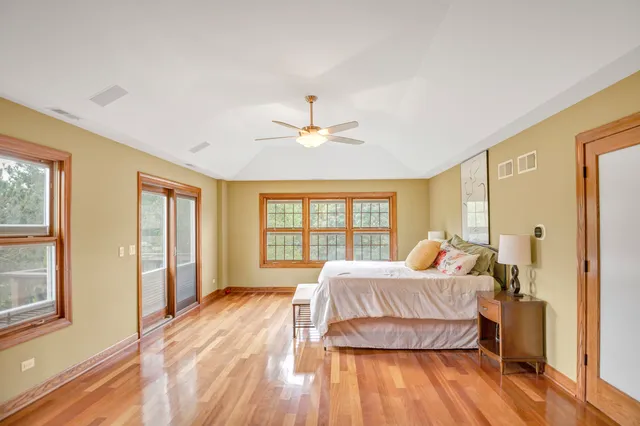 a view of a big room with closet and windows