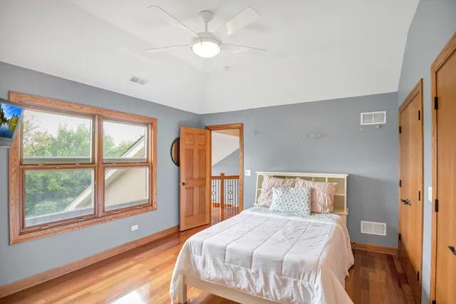 $1,090,000 | 1535 South Douglas Avenue, Arlington Heights, IL 60005