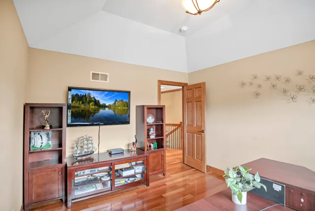 $1,090,000 | 1535 South Douglas Avenue, Arlington Heights, IL 60005