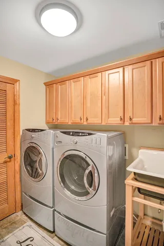 $1,090,000 | 1535 South Douglas Avenue, Arlington Heights, IL 60005