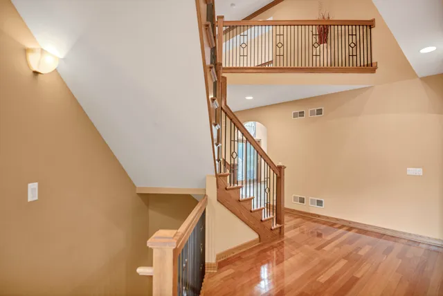 $1,090,000 | 1535 South Douglas Avenue, Arlington Heights, IL 60005