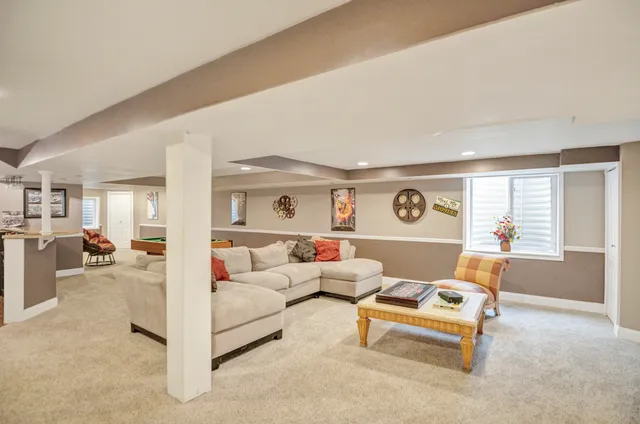 $1,090,000 | 1535 South Douglas Avenue, Arlington Heights, IL 60005