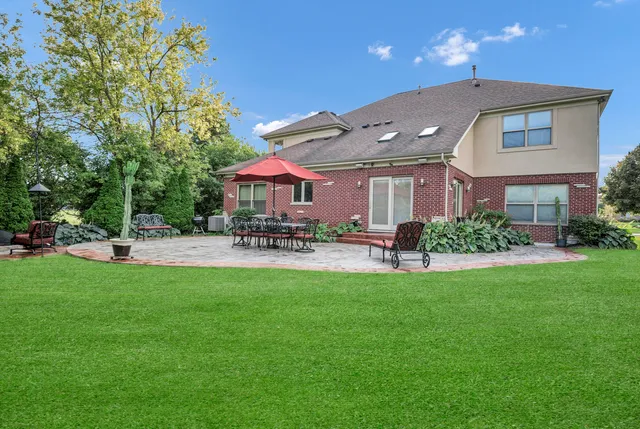 $1,090,000 | 1535 South Douglas Avenue, Arlington Heights, IL 60005