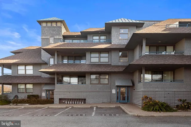 $999,999 | 1001 Ocean Avenue, Unit 1012, Ship Bottom, NJ 08008
