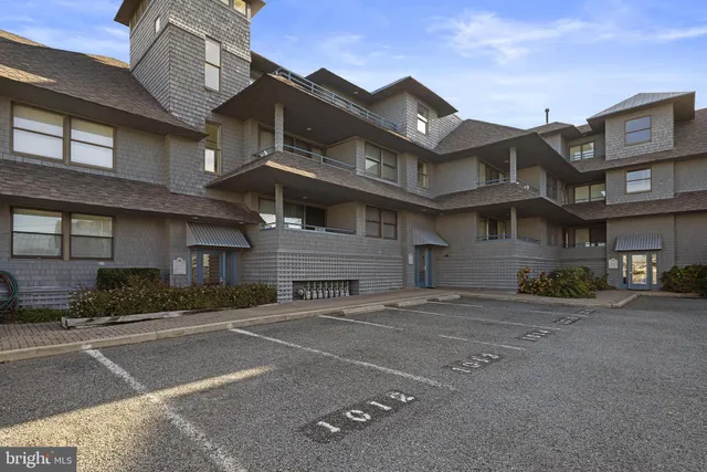 $999,999 | 1001 Ocean Avenue, Unit 1012, Ship Bottom, NJ 08008