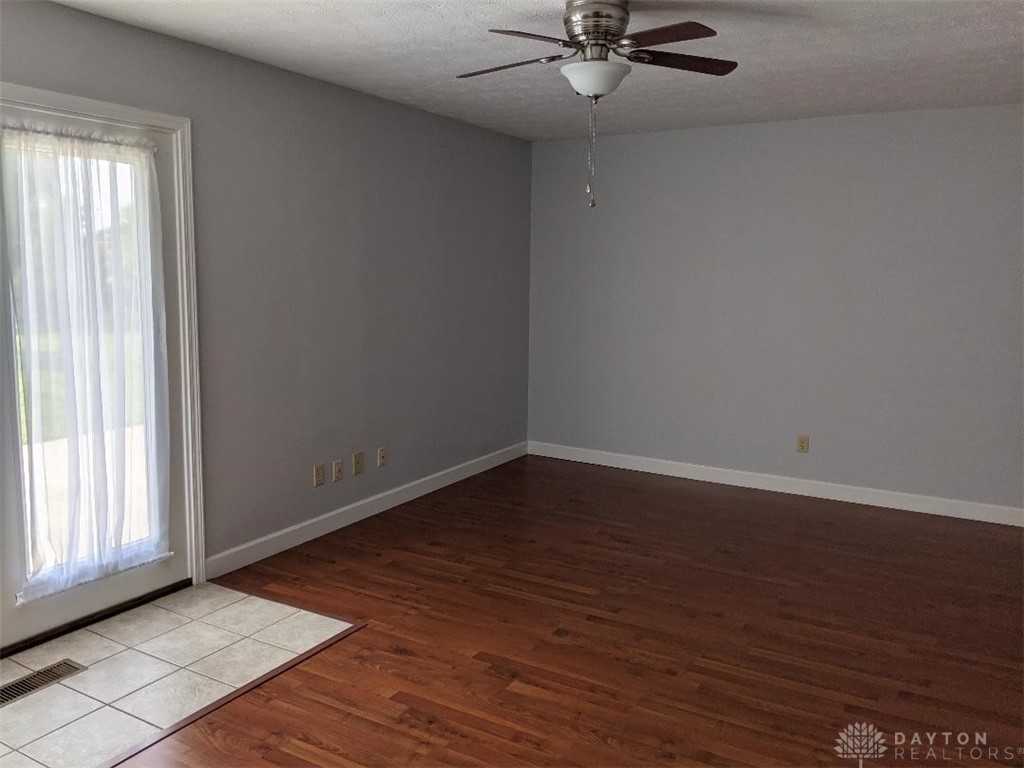 2704 Lantz Road Dayton, OH 45434 - Photo 4 of 10