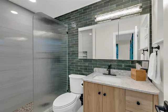 $825,000 | 2921 Northeast 53rd Street, Lighthouse Point, FL 33064