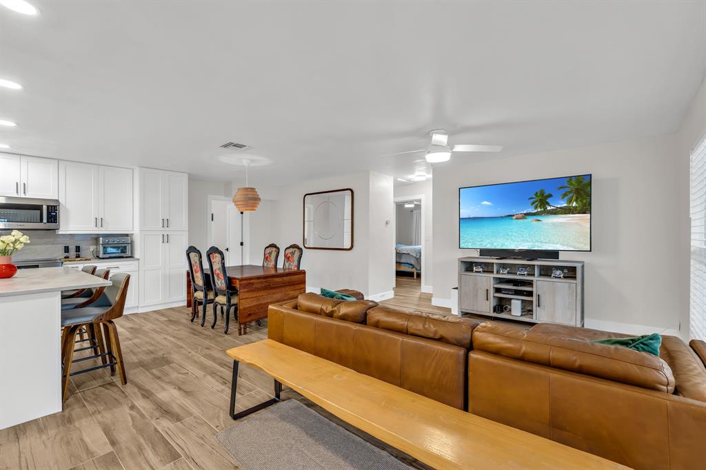 2921 Northeast 53rd Street Lighthouse Point, FL 33064 - Photo 3 of 28