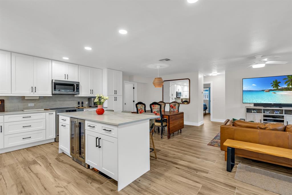 2921 Northeast 53rd Street Lighthouse Point, FL 33064 - Photo 4 of 28