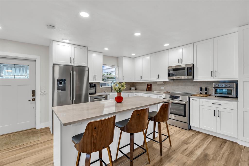 2921 Northeast 53rd Street Lighthouse Point, FL 33064 - Photo 7 of 28