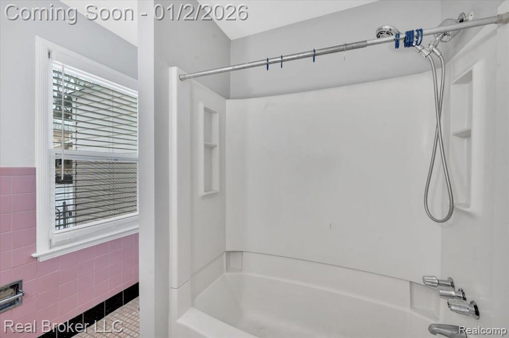 1634 Crooks Road Royal Oak, MI 48067 - Photo 18 of 26