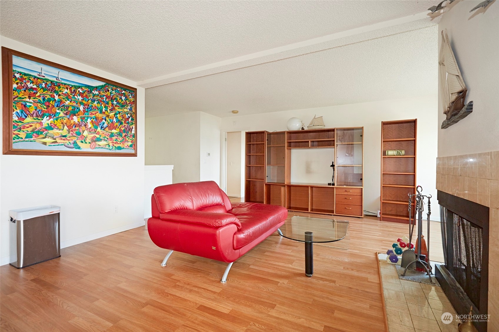6902 Southeast Riverside Drive, Unit 4 Vancouver, WA 98664 - Photo 17 of 25 a living room with furniture