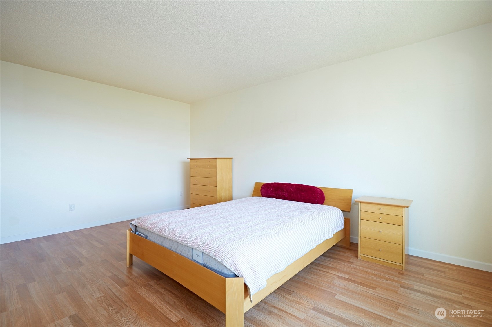 6902 Southeast Riverside Drive, Unit 4 Vancouver, WA 98664 - Photo 20 of 25 a bedroom with a bed and wooden floor