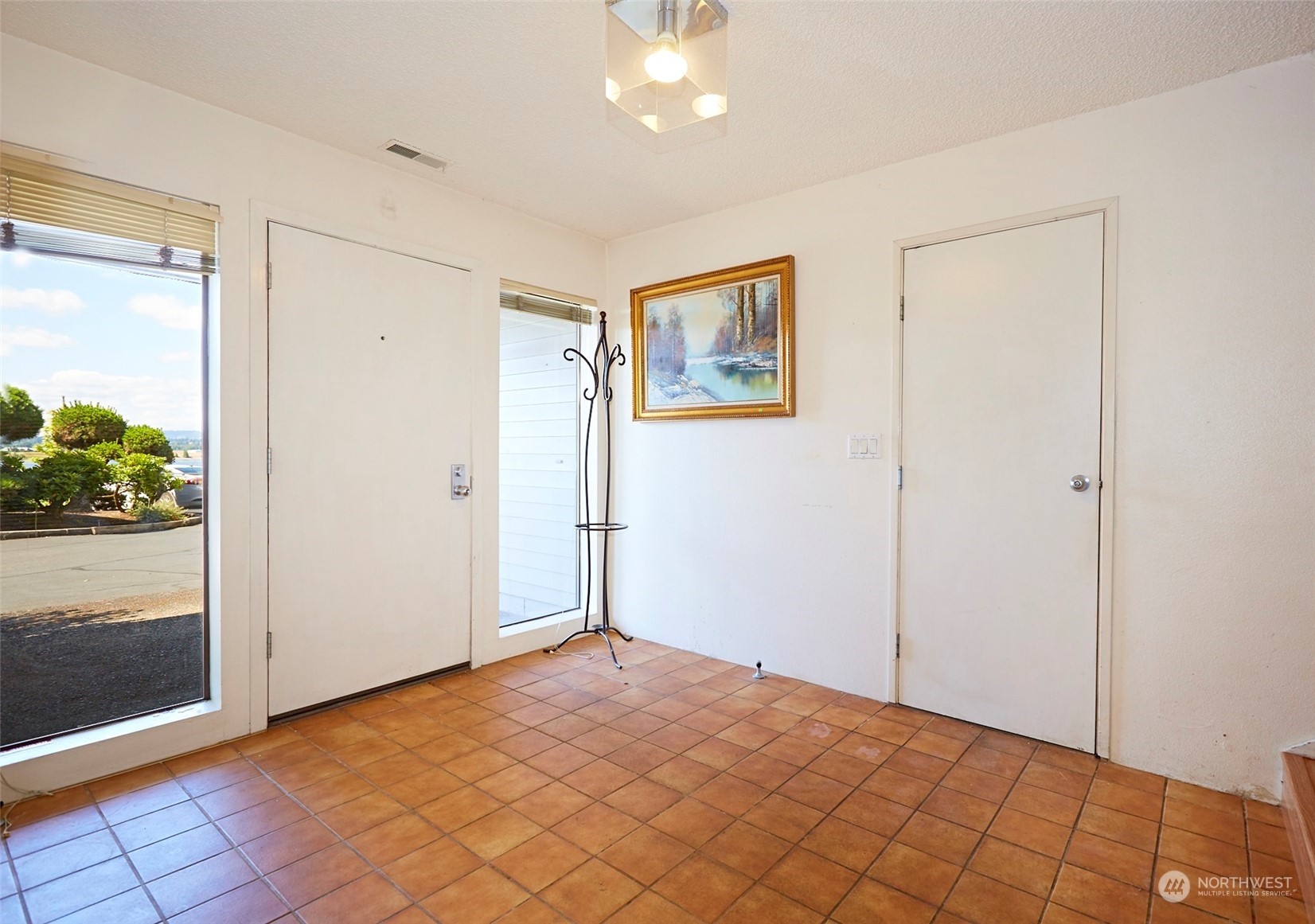 6902 Southeast Riverside Drive, Unit 4 Vancouver, WA 98664 - Photo 2 of 25 a view of empty room
