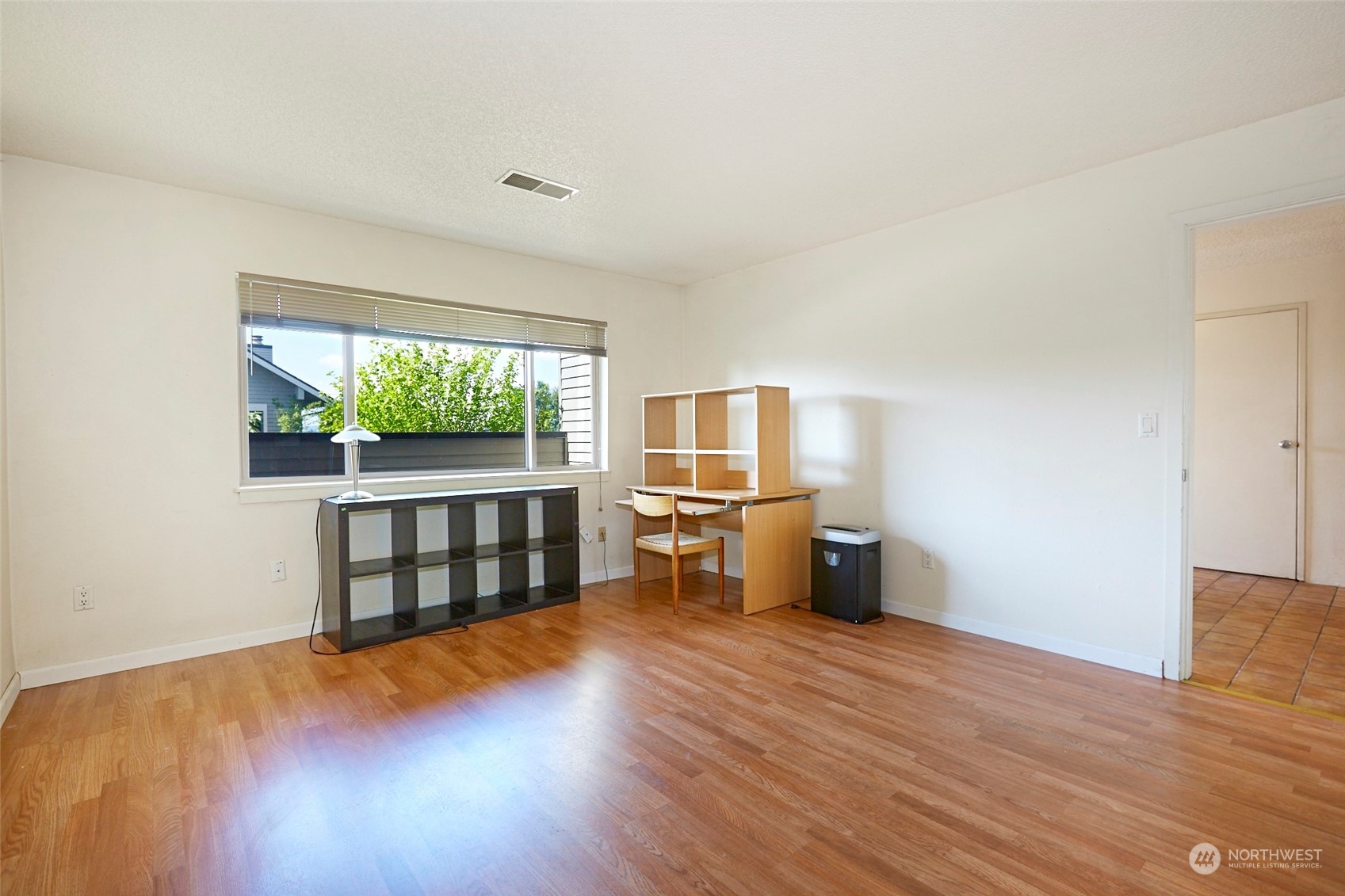 6902 Southeast Riverside Drive, Unit 4 Vancouver, WA 98664 - Photo 5 of 25 a view of a livingroom with furniture and a window