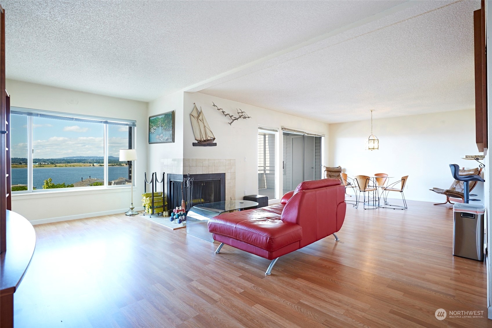 6902 Southeast Riverside Drive, Unit 4 Vancouver, WA 98664 - Photo 7 of 25 a living room with furniture fireplace and wooden floor