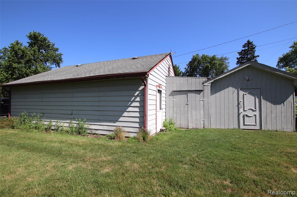 451 South Hospital Road Waterford, MI 48327 - Photo 7 of 33 Gallery Image 7