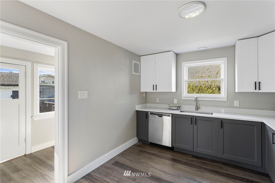 2022 Virginia Avenue Everett, WA 98201 - Photo 12 of 29