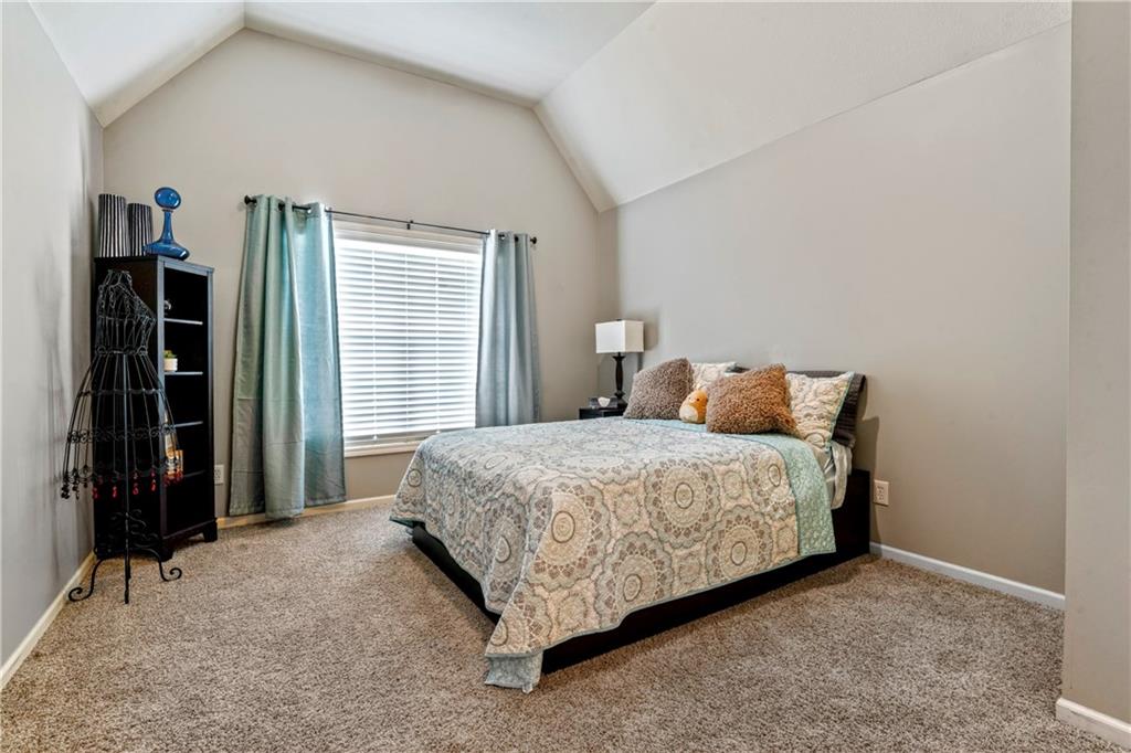 2221 Southwest HawkView Road Lee's Summit, MO 64082 - Photo 31 of 56