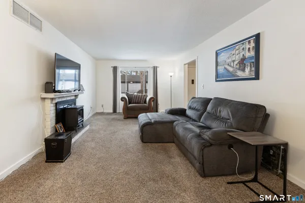 $249,900 | 41 Coach Drive, Unit 41, Southington, CT 06489