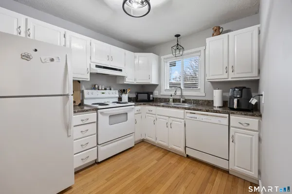 $249,900 | 41 Coach Drive, Unit 41, Southington, CT 06489
